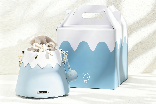 Light blue and white Mt. Fuji Goen Bag in Snow colorway with matching gift packaging at Grandmama Store in Hong Kong.