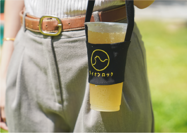 person-carrying-black-lion-rock-kamon-cup-sleeve-outdoors-Kamon-Cup-Sleeve-Hong-Kong-Kwun-Tong-Grandmama-store