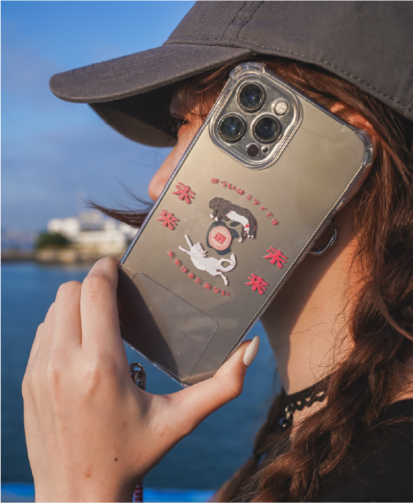 woman-holding-mirror-dancing-cat-phone-case-to-ear-Dancing-Cat-Phone-Case-Hong-Kong-Kwun-Tong-Grandmama-store