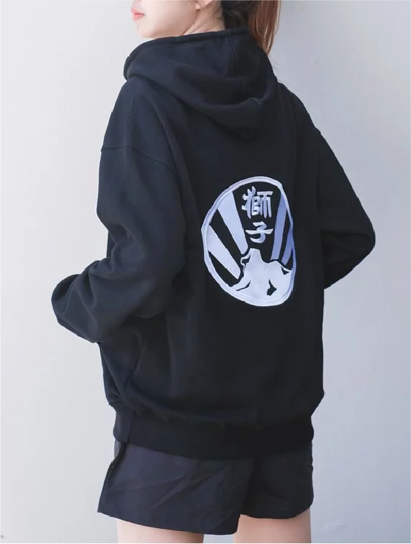 woman-in-shorts-wearing-black-kamon-hoodie-lion-rock-back-Kamon-Hoodie-Hong-Kong-Kwun-Tong-Grandmama-store