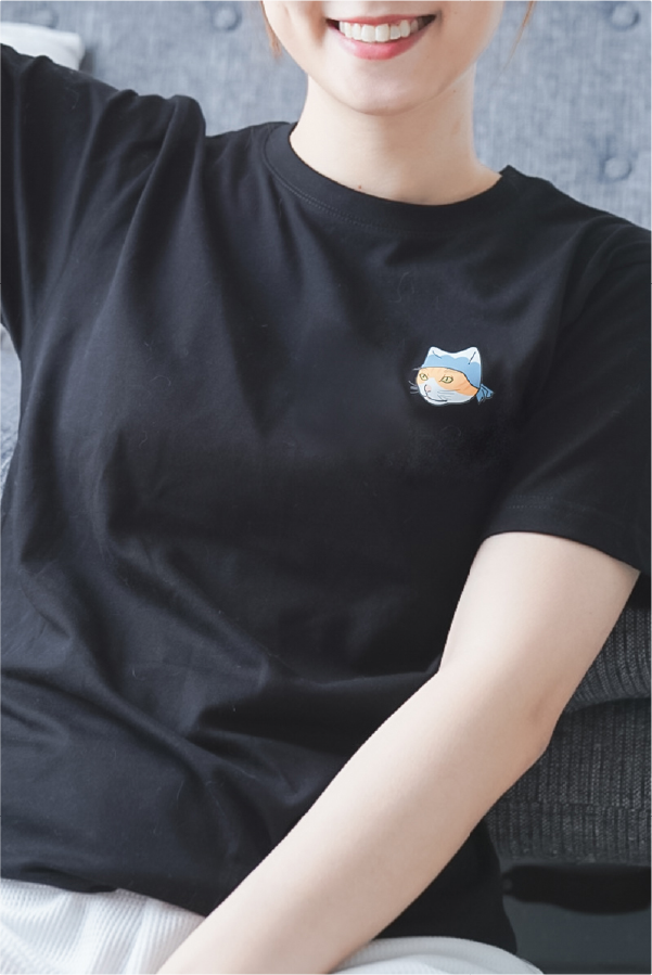 woman-smiling-wearing-black-tee-with-cat-chest-print-front-Dancing-Cat-Tee-Hong-Kong-Kwun-Tong-Grandmama-store